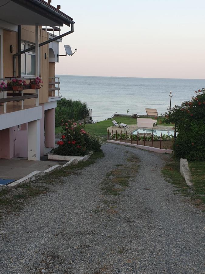 Hotel Poarta Apelor Sarichioi Exterior foto